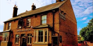 CAMBRIDGESHIRE PUBLICAN CELEBRATES  COMPETITION WIN WITH EAZLE® TOOLS