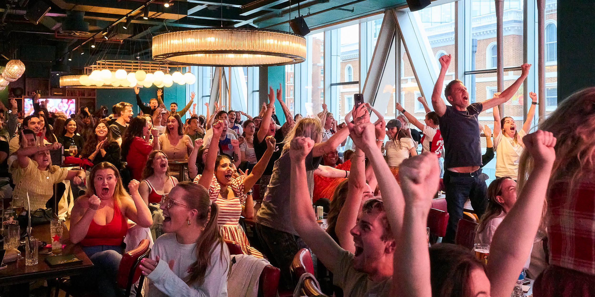 July brings sales home for UK pubs